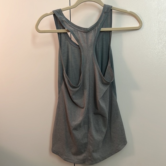 Under Armor Workout Tank - Picture 3 of 3